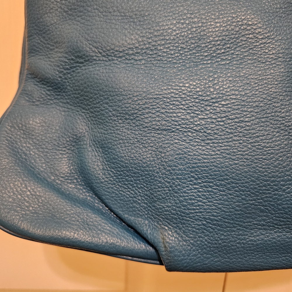 Michael Kors Blue Shoulder Bag with Silver Accents - Picture 4 of 13